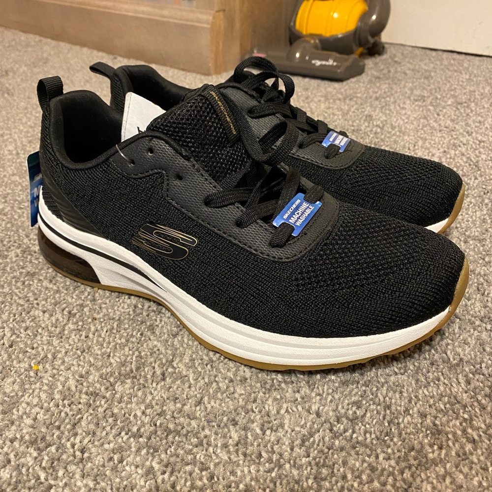 Skechers sneakers women’s size 7.5